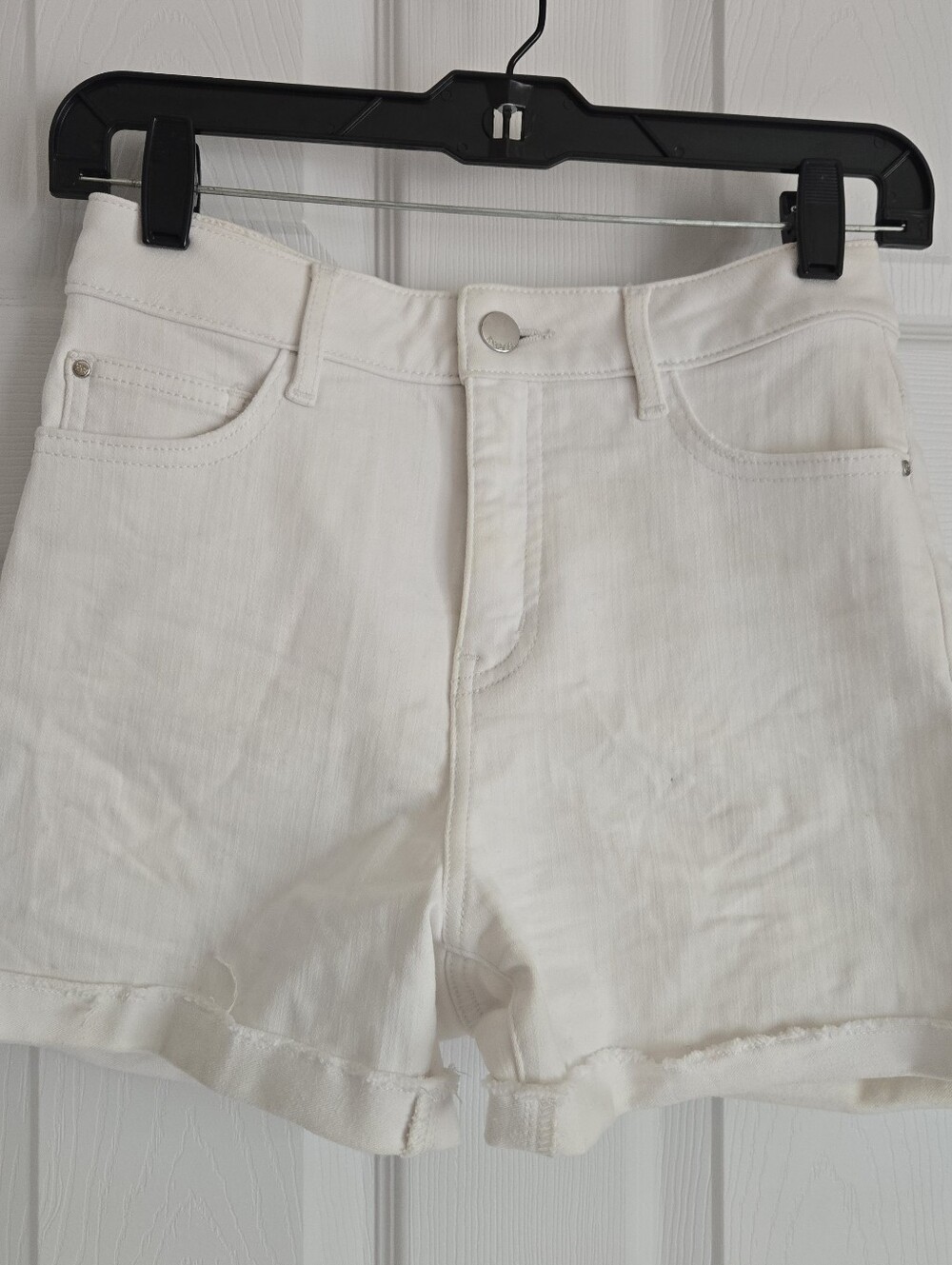 RW&CO White Denim Shorts In Size 27